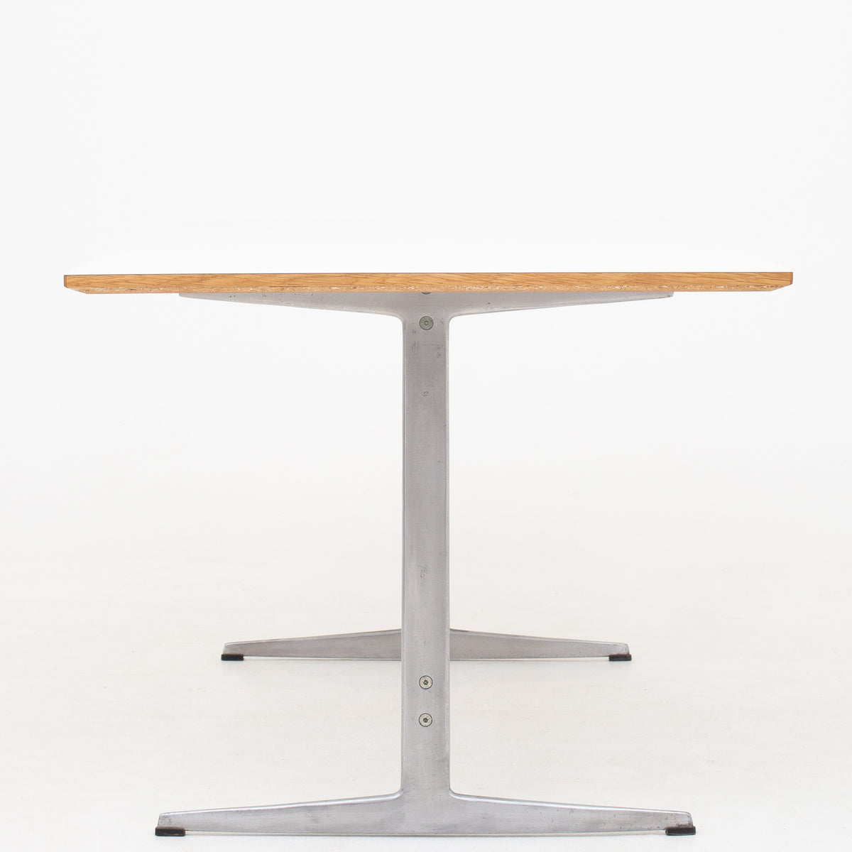 Arne Jacobsen AJ Shaker table in white laminate EN.KLASSIK.DK